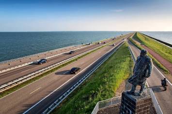 afsluitdijk
